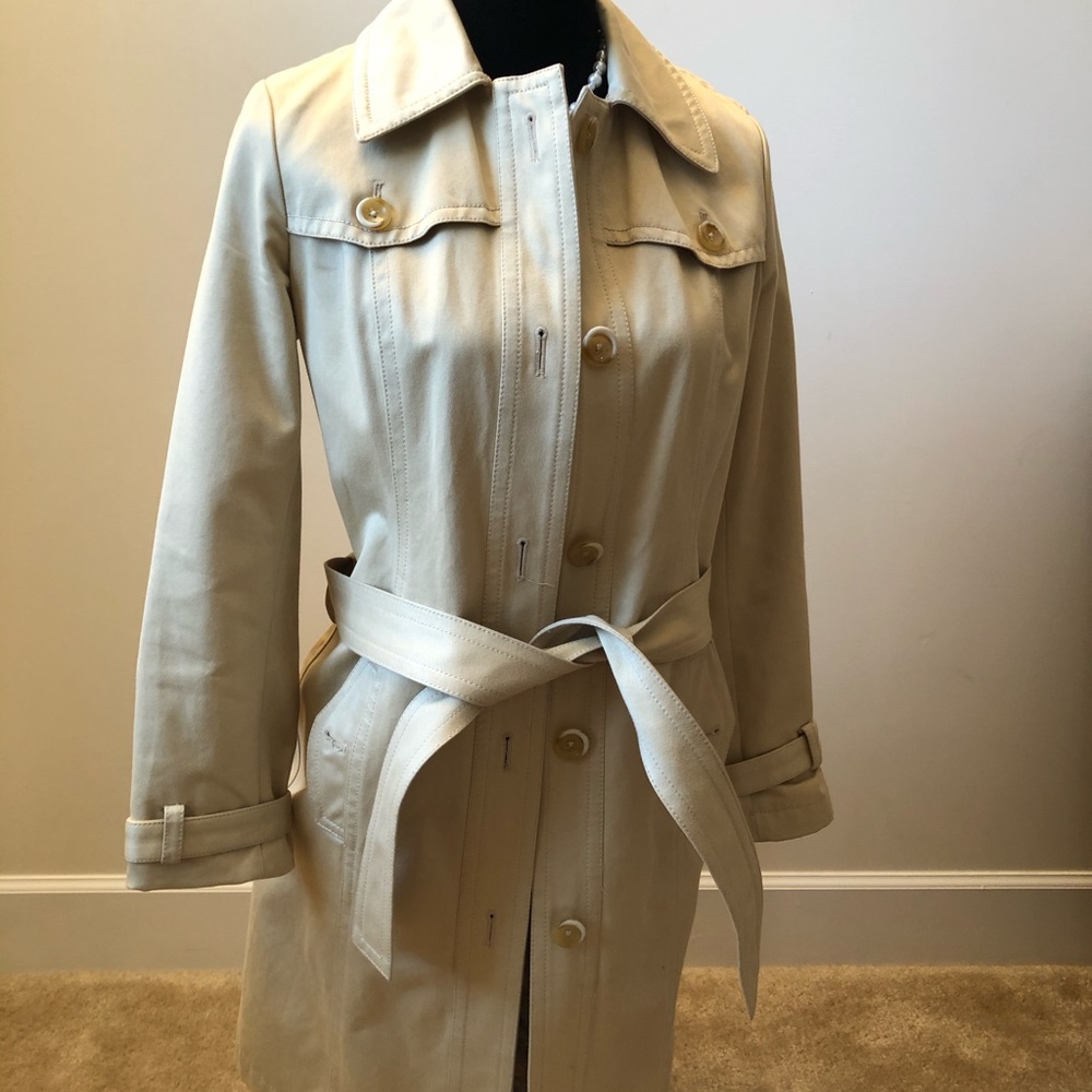 Banana Republic trench coat. Excellent condition.